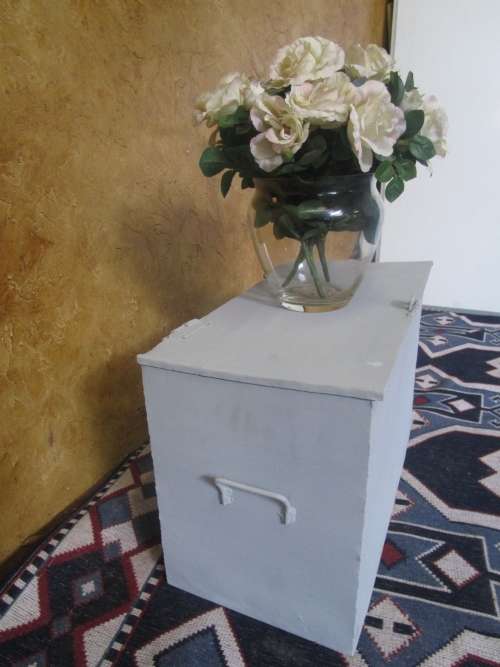 A LOVLEY VINTAGE METAL TRUNK - STUNNING SHABBY CHIC DECO