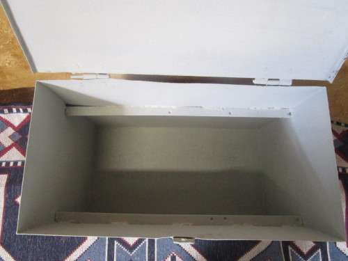 A LOVLEY VINTAGE METAL TRUNK - STUNNING SHABBY CHIC DECO