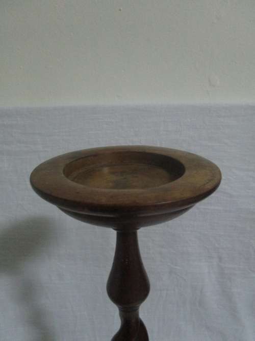 A ELEGANT SOLLID WOOD BARLEY TWIST ASTRAY STAND