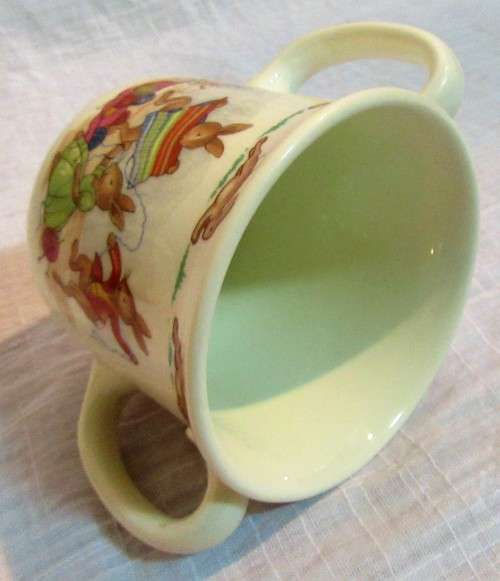 A DELIGHTFUL Royal Doulton Bunnykins Hug A Mug KNITTING WITH 2 Handled Bone
