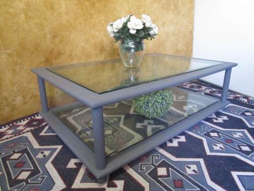 A EXTRA LARGE COFFEE TABLE WITH A TOP & BOTTOM GLASS FINISHED IN A CHALK PAINT