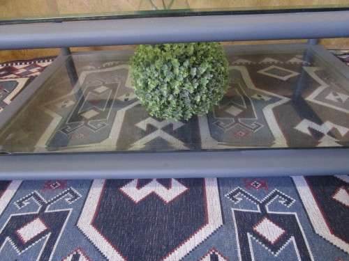 A EXTRA LARGE COFFEE TABLE WITH A TOP & BOTTOM GLASS FINISHED IN A CHALK PAINT