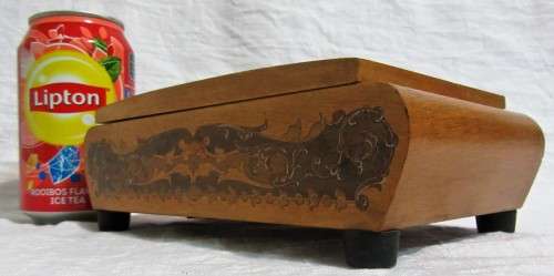Wow a rare find a Vintage wooden cigarette musical case,Handmade & Hand painted in working condition