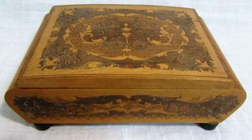 Wow a rare find a Vintage wooden cigarette musical case,Handmade & Hand painted in working condition