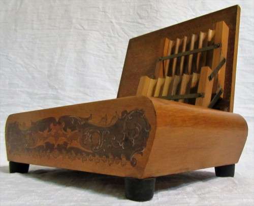Wow a rare find a Vintage wooden cigarette musical case,Handmade & Hand painted in working condition
