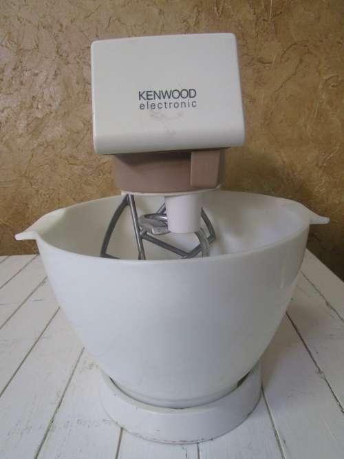 A MARVELOUS KENWOOD CHEFF WITH ALL THE MIXER ATTACHMENTS - TESTED & WORKING