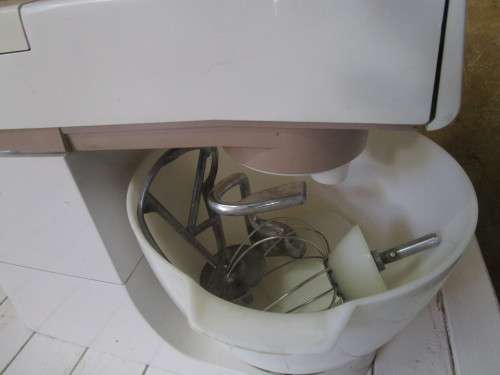 A MARVELOUS KENWOOD CHEFF WITH ALL THE MIXER ATTACHMENTS - TESTED & WORKING