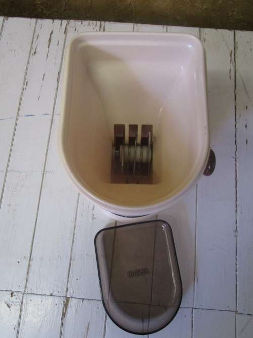 A FANTASTIC VINTAGE JUMBO ICE CRUSHER