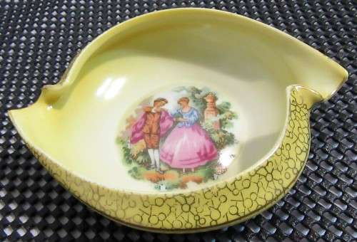 A ELGANT DESIGNED PORCELAIN BON BON DISH  LIMOGES FRANCE STYLE WITH A STUNNING SHAPE