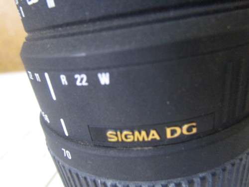 Sigma 70-300mm f/4-5.6 APO DG Macro Lens for Canon EOS Cameras