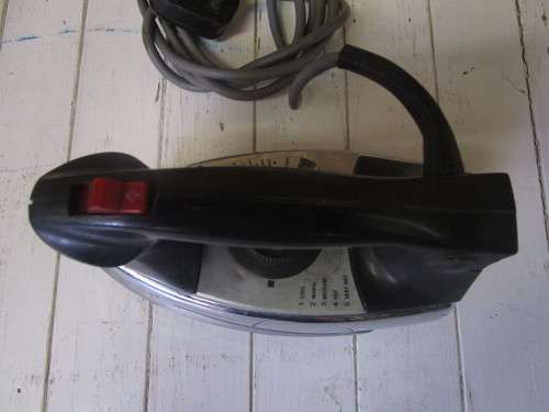 Vintage Hoover Electric Steam or Dry Iron working condittion