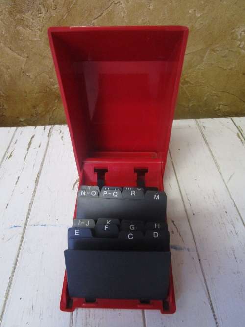 A LOVELY RETRO - VINTAGE A TO Z NAME CARD HOLDER -