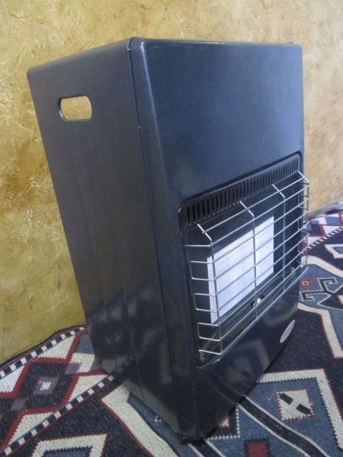 WINTER AROUND THE CORNER - DO YOU NEED A GASS HEATER. TOTAL - TESTED AND WORKING