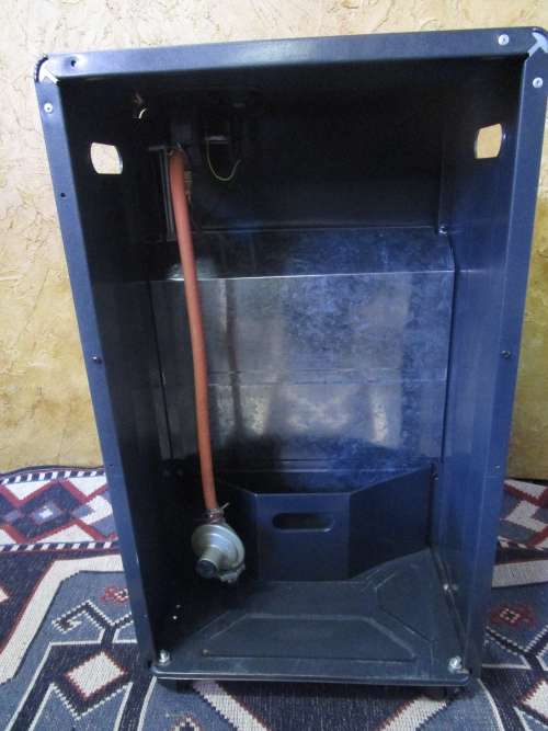 WINTER AROUND THE CORNER - DO YOU NEED A GASS HEATER. TOTAL - TESTED AND WORKING