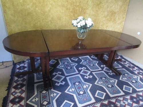 A ELGANT & STYLISH LARGE TABLE THAT CAN BE SPLIT UP IN FOUR DIFFERENT WAYS - ABSOLUTELY MARVELOUS