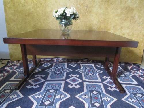 A ELGANT & STYLISH LARGE TABLE THAT CAN BE SPLIT UP IN FOUR DIFFERENT WAYS - ABSOLUTELY MARVELOUS