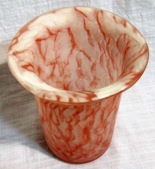 This beautiful pink/peach Murano glass vase is flecked which overall give a beautiful color 1.1kg