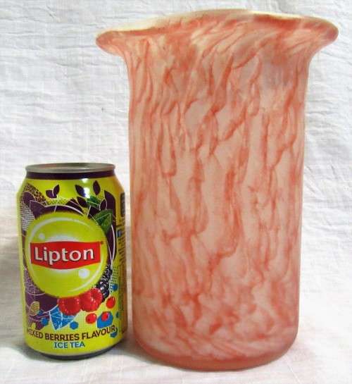 This beautiful pink/peach Murano glass vase is flecked which overall give a beautiful color 1.1kg