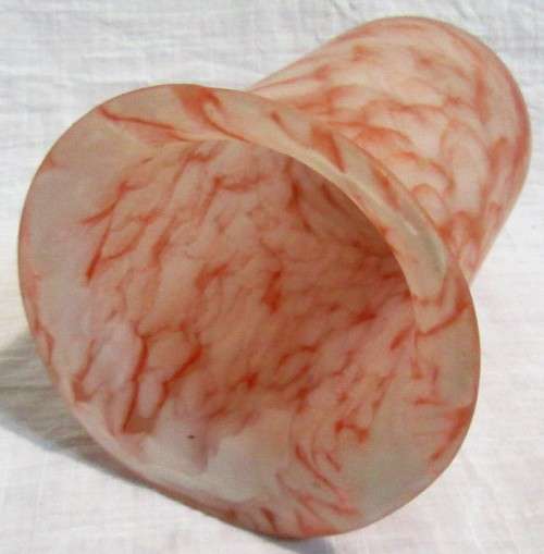 This beautiful pink/peach Murano glass vase is flecked which overall give a beautiful color 1.1kg