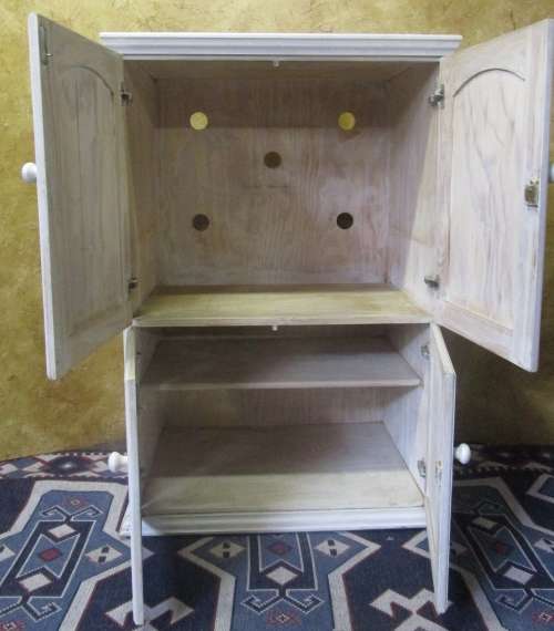 A MAGNIFICENT SHABBY CHIC LOOK LINEN PRES CUPBOARD - TV/OFFICE - STUNNING PIECE