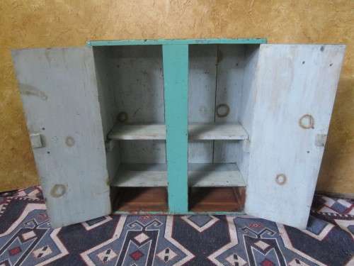 A FANTASTIC ANTIQUE TWO DOOR CUPBOARD - IT LOOK LIKE ORIGAN SOLLID WOOD
