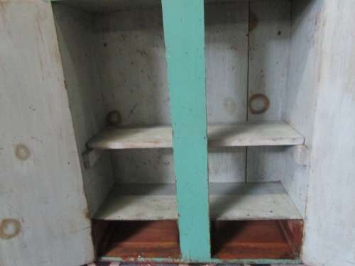 A FANTASTIC ANTIQUE TWO DOOR CUPBOARD - IT LOOK LIKE ORIGAN SOLLID WOOD