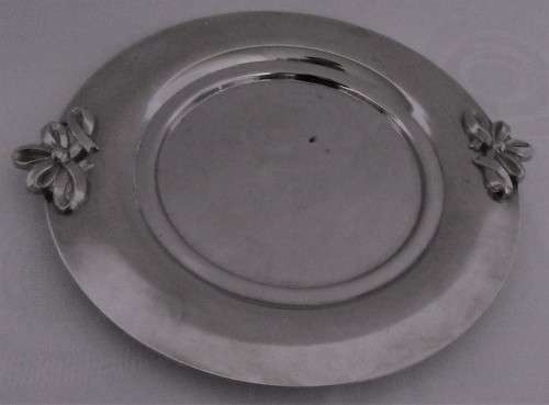 AN EXQUISITE SILVER PLATED BUTTER DISH FOR STYLISH DINNER EVENING