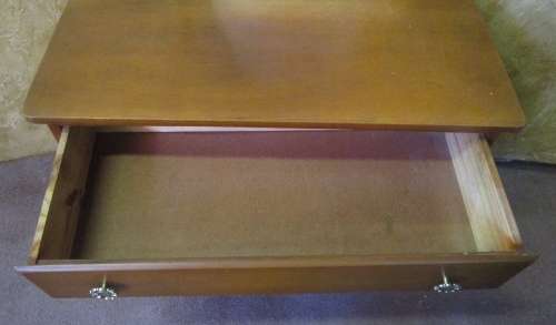 A MAGNIFICENT CHEST OF 3 DRAWERS - CHEST OF DRAWERS/DRESSING TABLE THE MIRROR CAN BE UNSCREWED