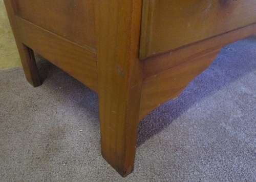 A MAGNIFICENT CHEST OF 3 DRAWERS - CHEST OF DRAWERS/DRESSING TABLE THE MIRROR CAN BE UNSCREWED