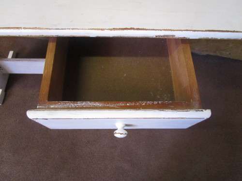 A LOVELY TRENDY CRISP WHITE CHABBY CHIC DESK PERFECT FOR A SMALLER SPACE