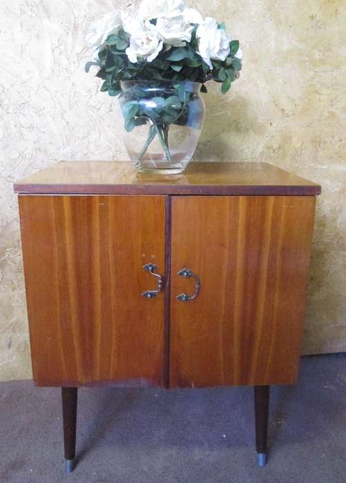 A MARVELOUS VINTAGE TWO DOOR CABINET WITH FOUR DRAWERS - PERFECT FOR ALL YOUR CRAFT APPLIANCES