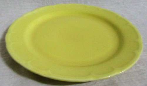 A GORGEOUS VIBRANT YELLOW ANTIQUE DINNER PLATE - STUNNING HOME DECOR