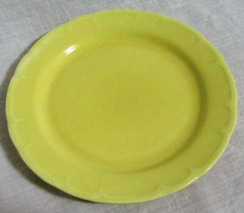 A GORGEOUS VIBRANT YELLOW ANTIQUE DINNER PLATE - STUNNING HOME DECOR