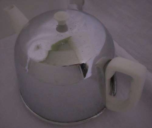 A COLLECTABLE HEAT MASTER / STAY HOT TEA/COFFEE POT - LOVLEY VINTAGE & SHABBY CHIC DECOR