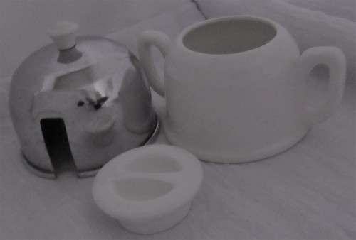 A COLLECTABLE HEAT MASTER / STAY HOT SUGAR BOWL - LOVLEY VINTAGE & SHABBY CHIC DECOR