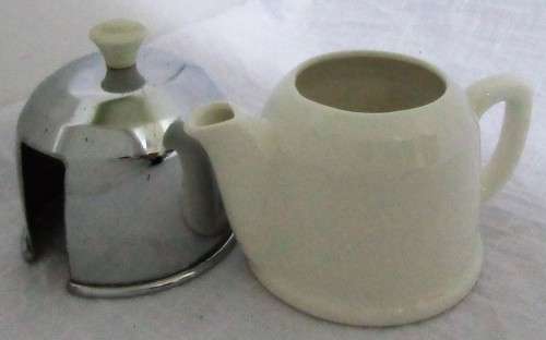 A COLLECTABLE HEAT MASTER / STAY HOT MILK CREAMER - LOVLEY VINTAGE & SHABBY CHIC DECOR