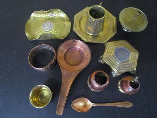 A JOB LOT OF BRASS/COPPER ITEMS ONE BID FOR ALL