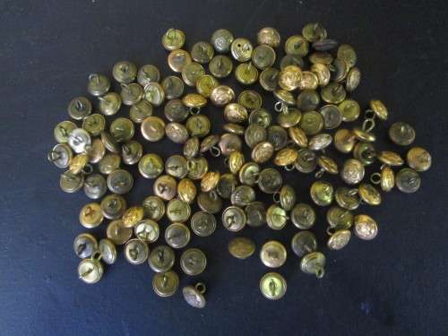 A JOB LOT OF MILITARIA/POLICE BUTTONS ONE BID FOR ALL