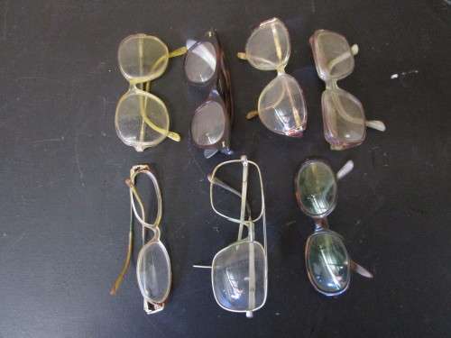 A COLLECTION OF VINTAGE GLASSES STUNNING VINTAGE DECOR ONE BID FOR ALL