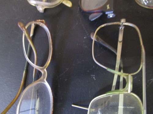 A COLLECTION OF VINTAGE GLASSES STUNNING VINTAGE DECOR ONE BID FOR ALL
