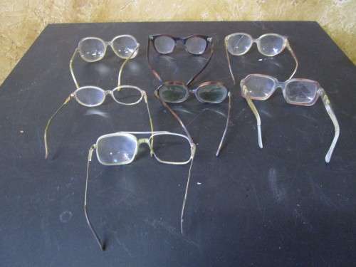 A COLLECTION OF VINTAGE GLASSES STUNNING VINTAGE DECOR ONE BID FOR ALL