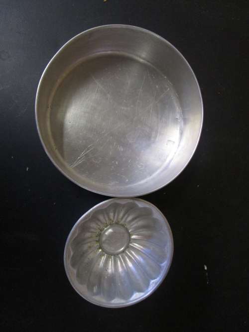 A JOBLOT OF SOUFFLE STAINLESS STEEL BAKING RAMEKINS ONE BID FOR ALL