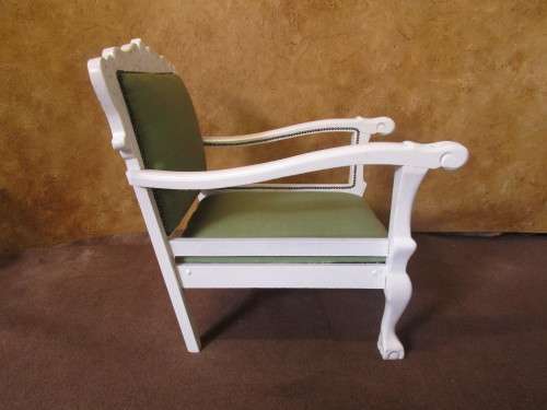 A GORGEOUS CRISP WHITE FRENCH LOOK SHABBY CHIC CHAIR - A SHOW STOPPER