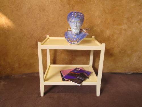 A STUNNING TWO TIER VINTAG SERVING UNINT (TEA TROLLEY NO CASTERS)