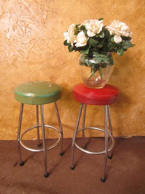 WOW TWO RETRO CHIC VINTAGE STOELS DINER STYLE - BID PER EACH