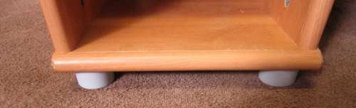 A FANTASTIC DESK WITH THREE LARGE DRAWERS IN GOOD CONDITION