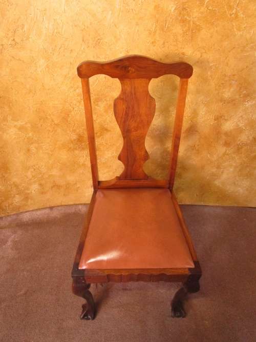 AN EXQUISITE BALL & CLAW SOLID WOOD CHAIR IN GOOD CONDITION -