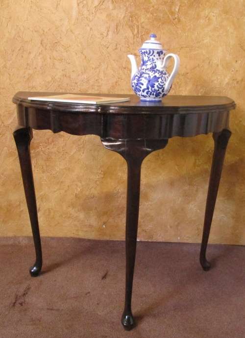 A FANTASTIC VINTAGE IMBUIA HALF MOON TABLE IN GOOD CONDITION FOR THE AGE! WITH LOVELY QUEEN ANNE LEG