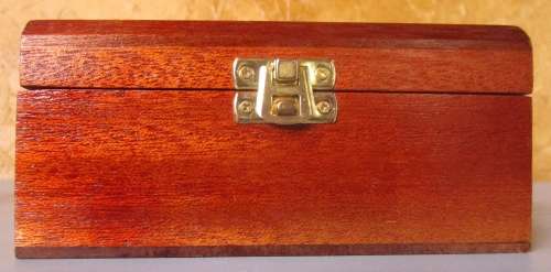 A MARVELOUS VINTAGE/ANTIQUE WOODEN BOX