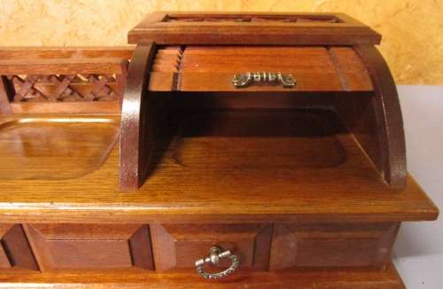 ABSOLUTELY MARVELOUS A LITTLE WOODEN WRITING BUREU PERFECT FOR A DESK OR DRESSING TABLE